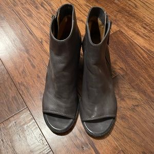 Frye Side Zip Perk-a-boo Toed Boots